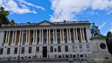 Biblioteka Raczyńskich (plac Wolności 19), QR kod dostępny jest we foyer
